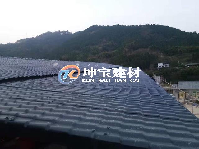 金龍長城周邊酒店翻修屋面合成樹脂瓦