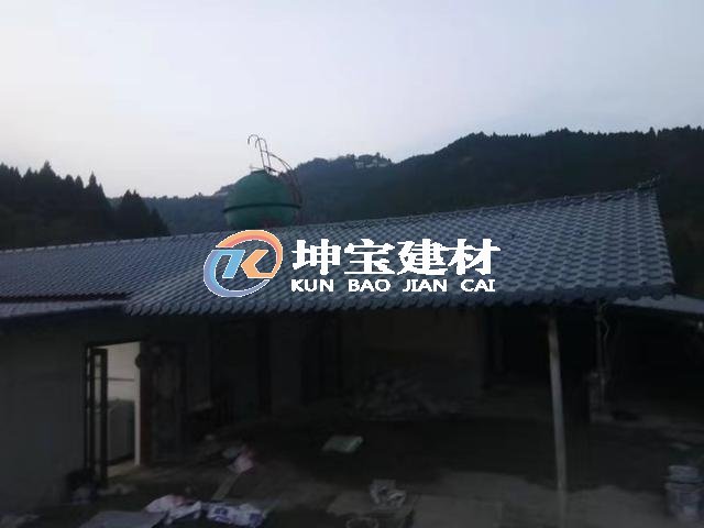 金龍長城周邊酒店翻修屋面合成樹脂瓦