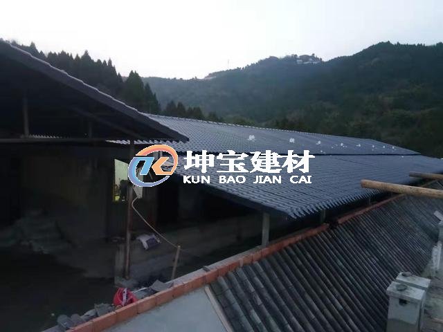 金龍長城周邊酒店翻修屋面合成樹脂瓦